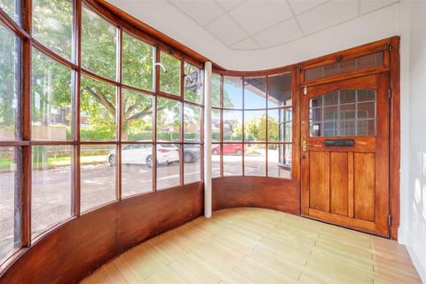 Office to rent, Bishopsmead Parade, East Horsley