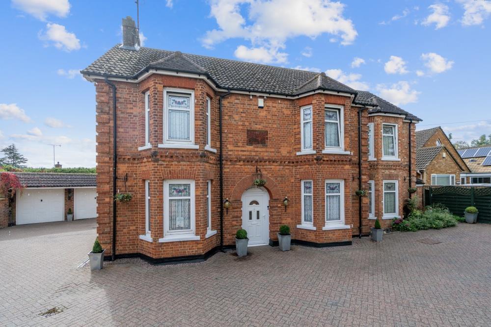 Park Gardens, Bletchley, Milton Keynes 7 bed detached house for sale £900,000