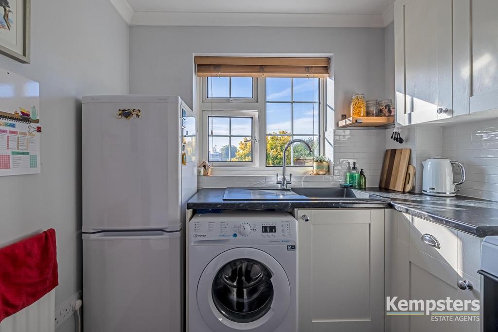 Kitchen 2.jpg