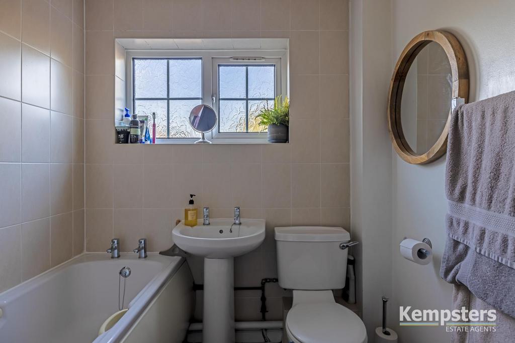 Bathroom  2nd.jpg
