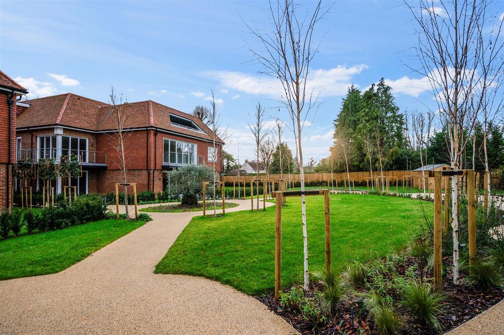 Furze Hill, Kingswood, Tadworth 2 bed apartment for sale £850,000