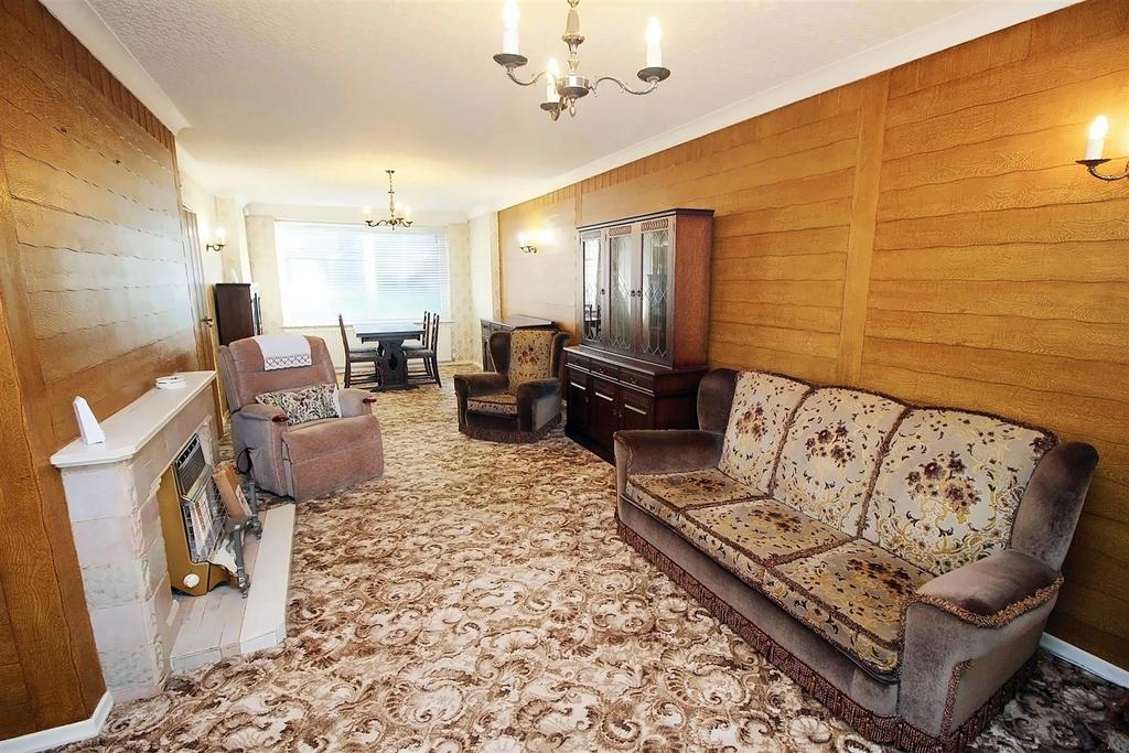 Longleat Crescent, Beeston, Nottingham 3 bed detached house £300,000