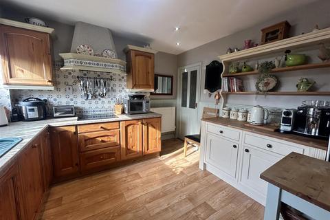 19 Ashfield Crescent, Dudley, DY2 0BG