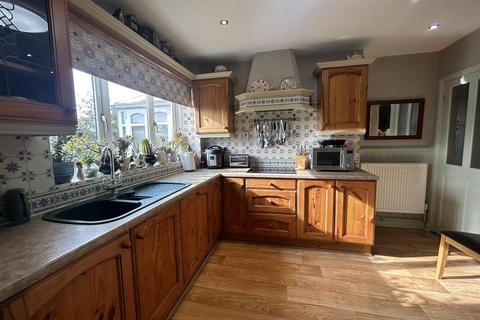 19 Ashfield Crescent, Dudley, DY2 0BG