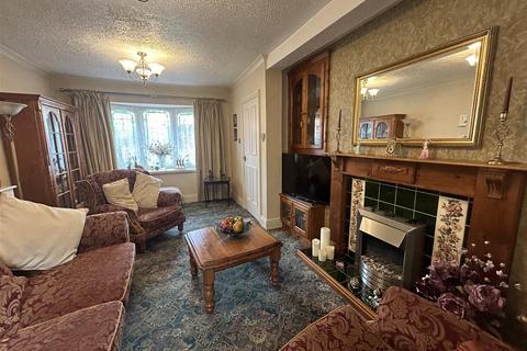 19 Ashfield Crescent, Dudley, DY2 0BG