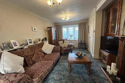 19 Ashfield Crescent, Dudley, DY2 0BG