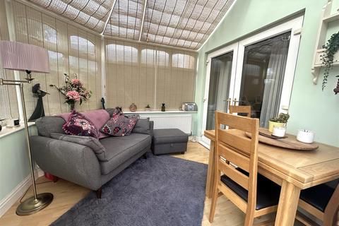 19 Ashfield Crescent, Dudley, DY2 0BG