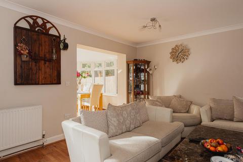 2 Vale Close, Epsom, KT18 6HL