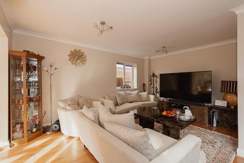 2 Vale Close, Epsom, KT18 6HL