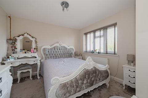 2 Vale Close, Epsom, KT18 6HL