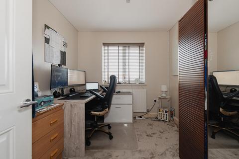2 Vale Close, Epsom, KT18 6HL