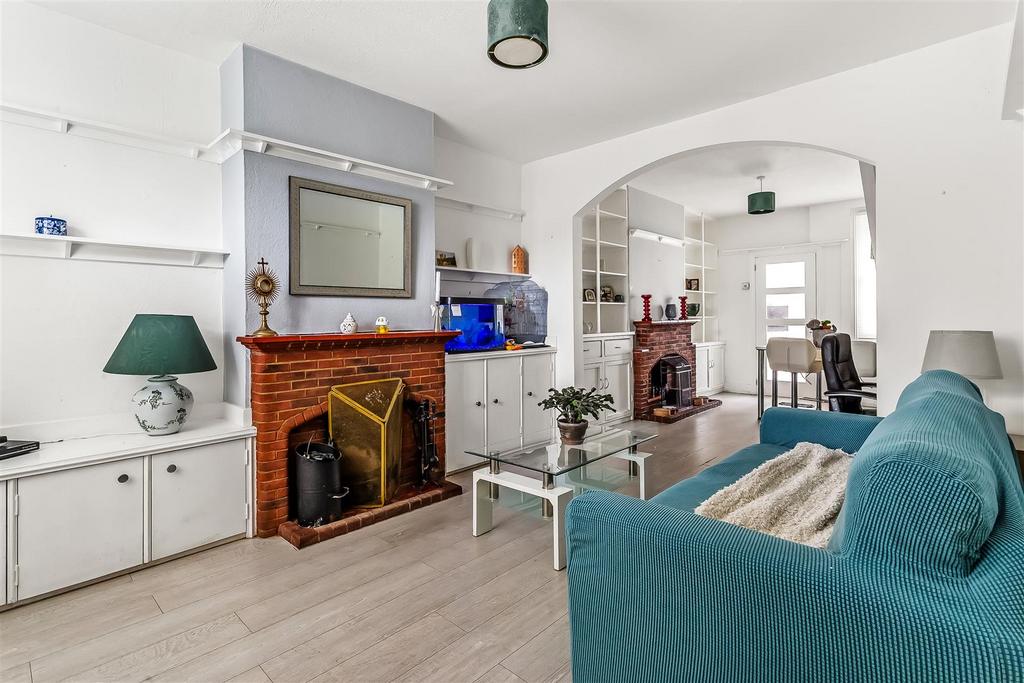 Stamford Green Road, Epsom 2 bed terraced house for sale £400,000
