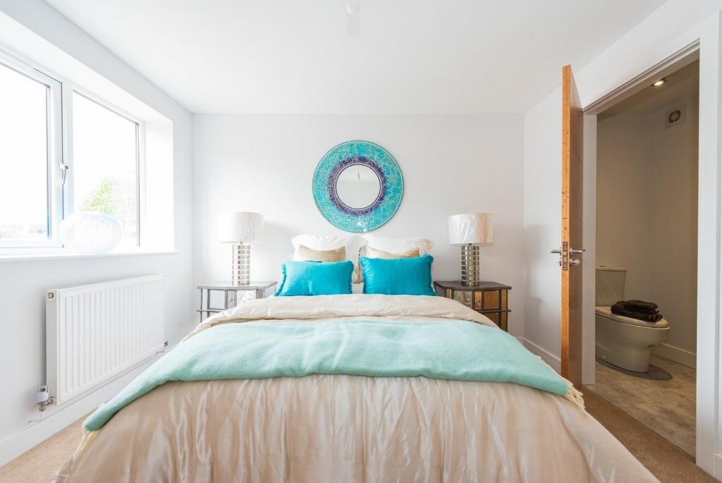 Bedroom 1.jpg