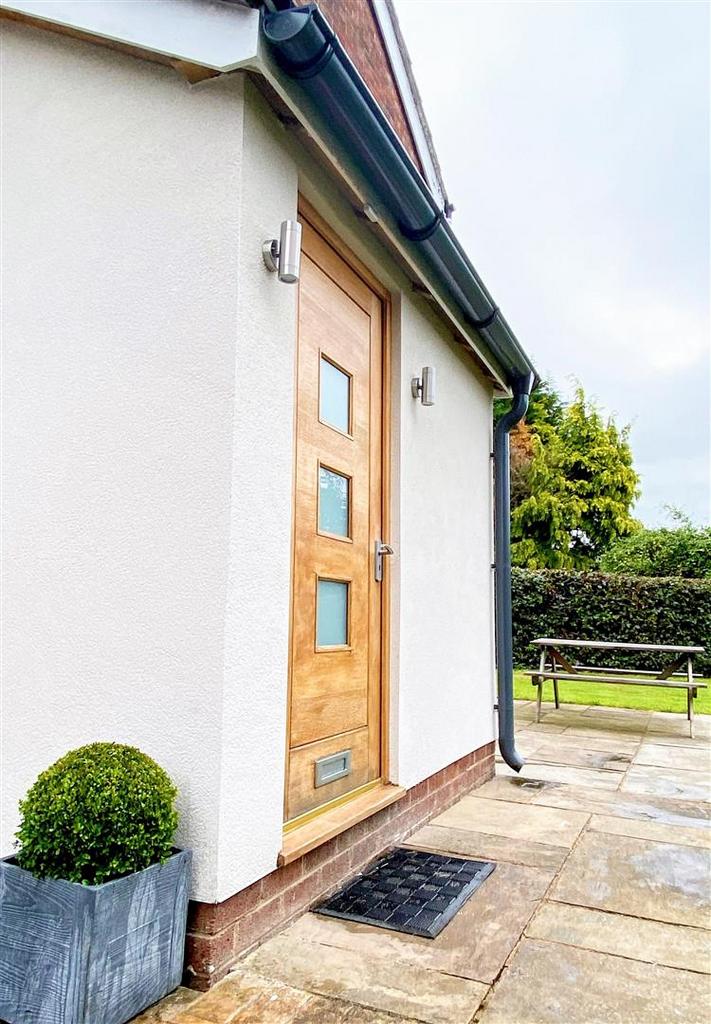 Redesmere Drive, Alderley Edge 2 bed apartment to rent £1,750 pcm (£