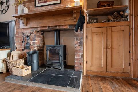 2 Dolben Square, Finedon, Wellingborough, NN9 5LY