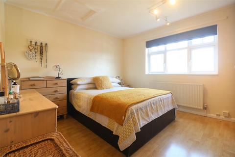 17 Shawbridge, Harlow, CM19 4NJ