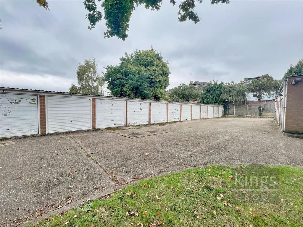Chase Green Avenue, Enfield Garage £25,000