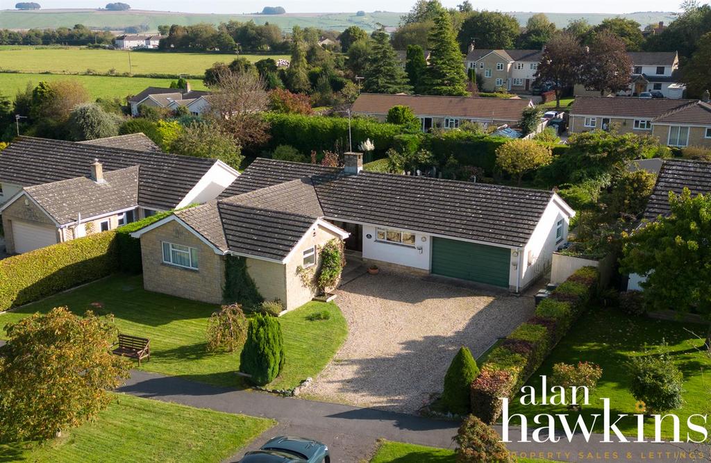 Fortunes Field, Broad Hinton. 4 bed detached bungalow for sale £675,000