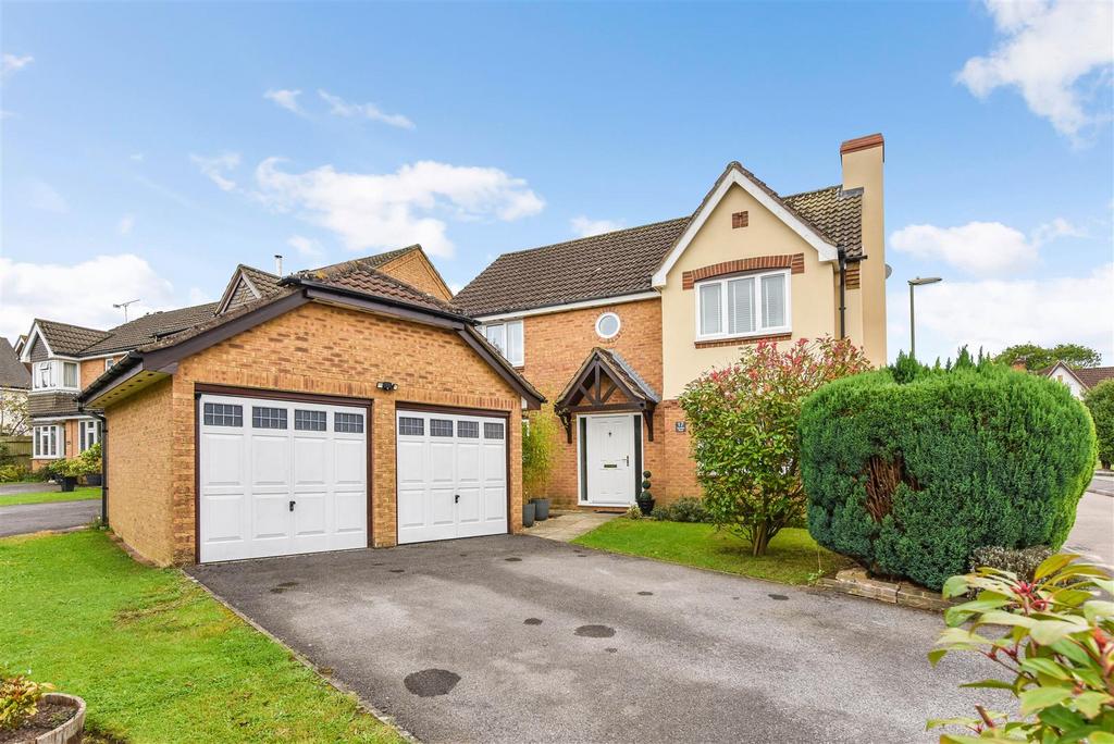 Clanfield, Hampshire 4 bed detached house for sale £575,000