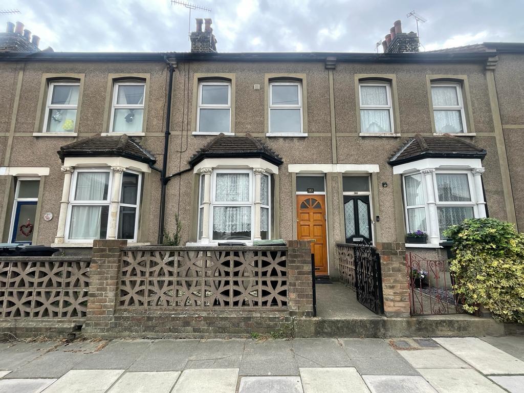 Dover Road, Gravesend 2 bed terraced house £1,200 pcm (£277 pw)