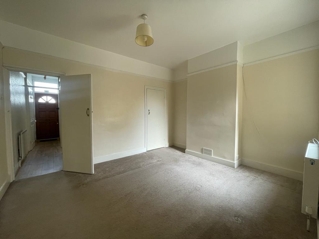 Dover Road, Gravesend 2 bed terraced house £1,200 pcm (£277 pw)
