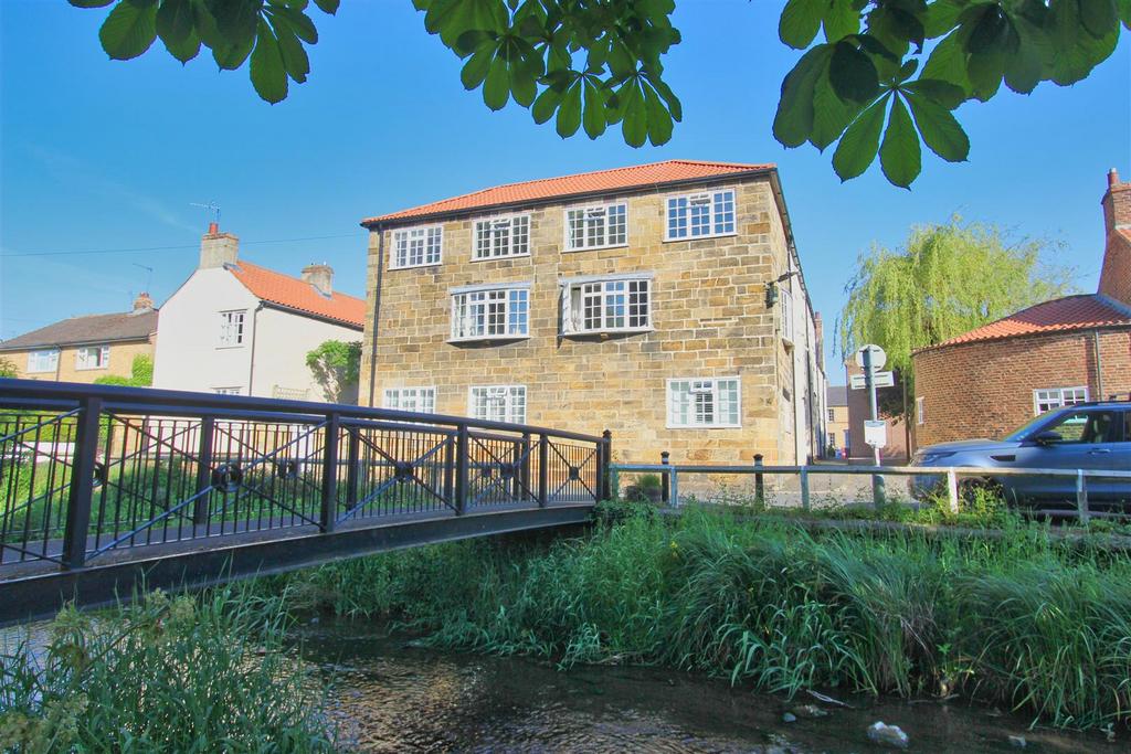 Levenside, Stokesley TS9 5 bed house £675,000