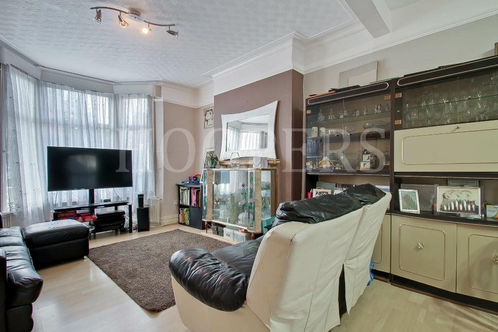 Belton Road, London, NW2 3 bed semidetached house for sale £650,000