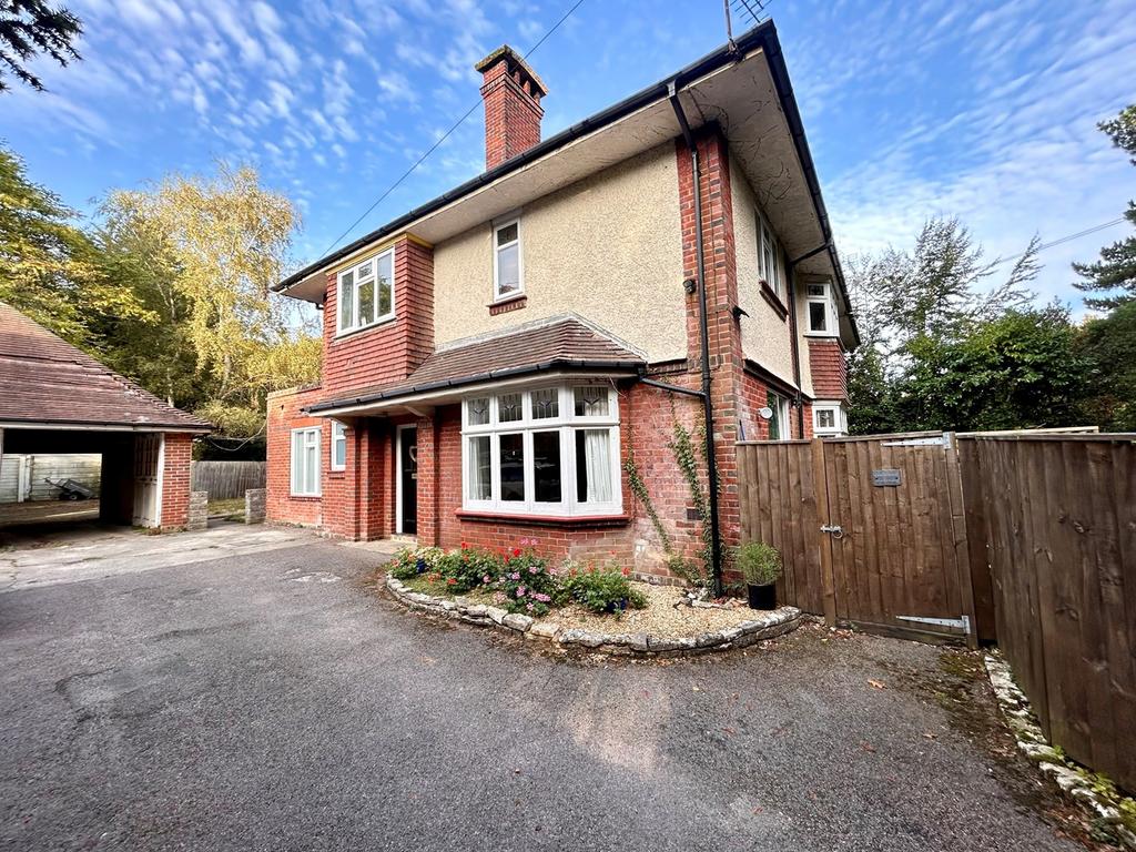 48 East Avenue, TALBOT WOODS, BH3 2 bed apartment for sale £280,000