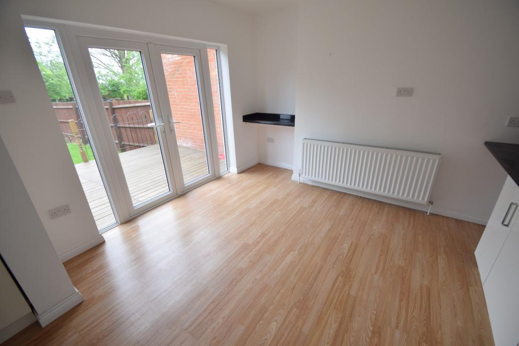 Rutland Crescent, Luton... 3 bed semidetached house £1,550 pcm (£358 pw)