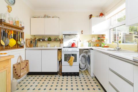 2 bedroom terraced bungalow for sale - Beecholme Drive, Kennington