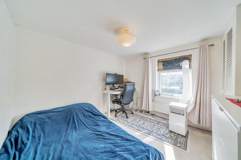 16 Kings Road, Godalming, GU7 3ET