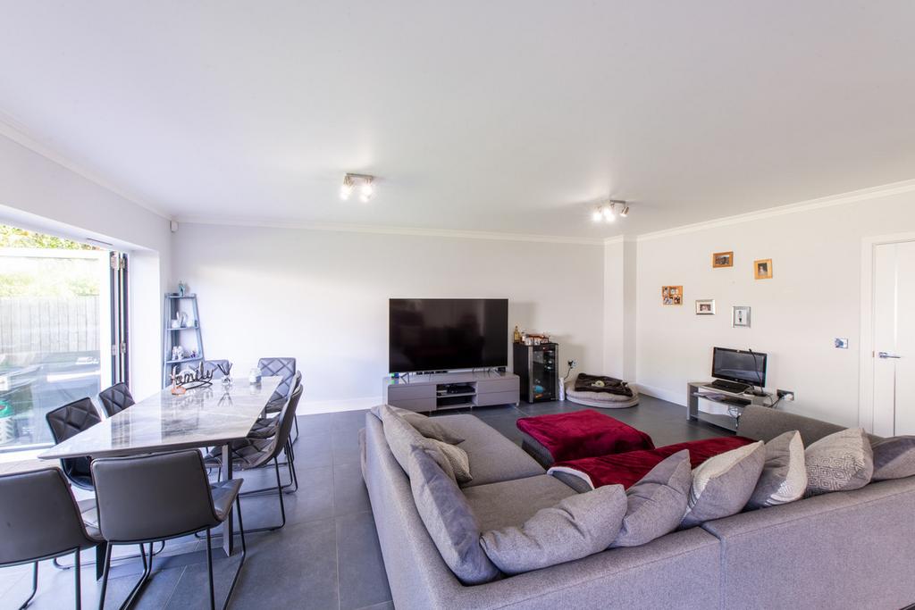 Shipwrights Drive, Benfleet, SS7 5 bed detached house for sale £950,000