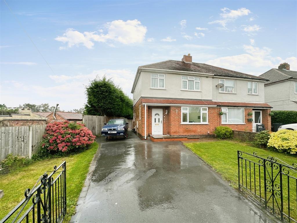 Brooks Lane, Whitwick 3 bed semidetached house £240,000