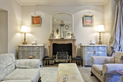 3 bedroom flat for sale, Cornwall Gardens, South Kensington SW7