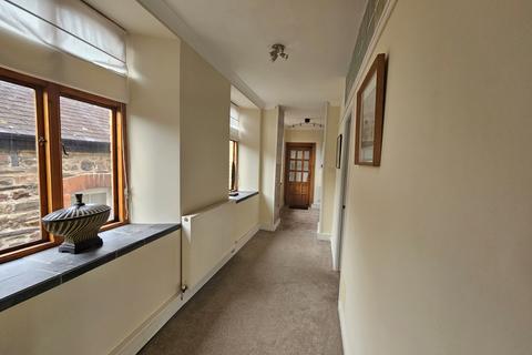 Flat B, 3 Albert Terrace, Lostwithiel, PL22 0AF