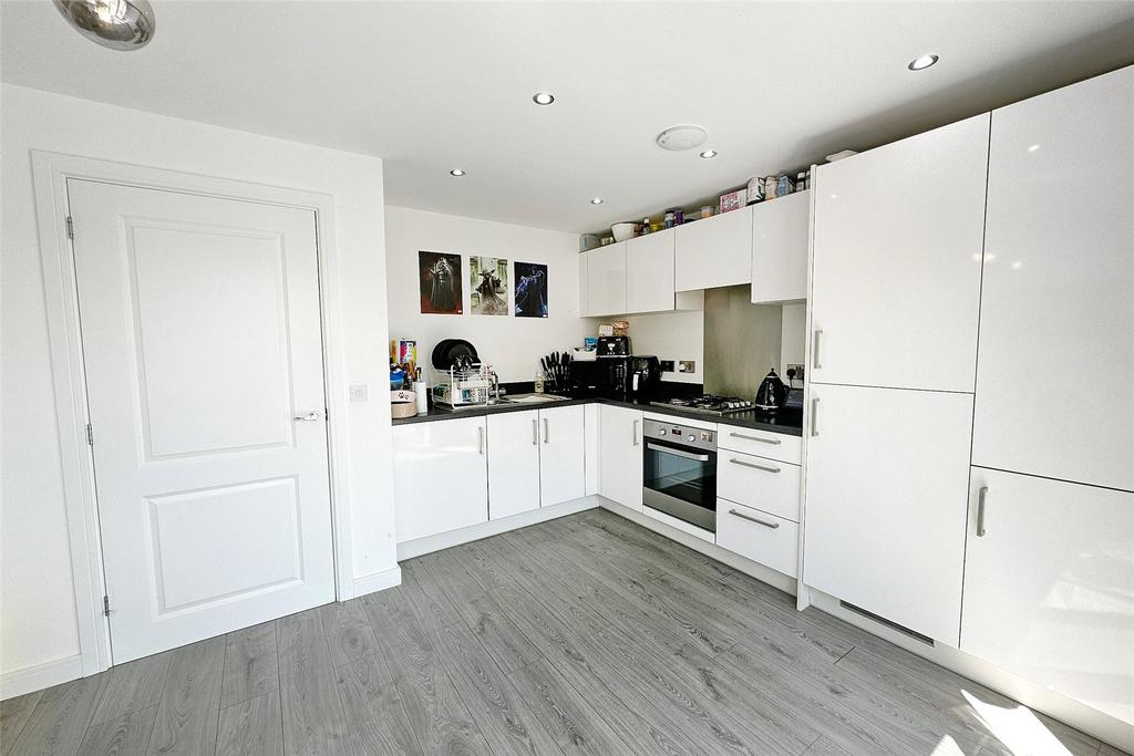 Thompson Grove, Littlehampton, West Sussex 3 bed semidetached house