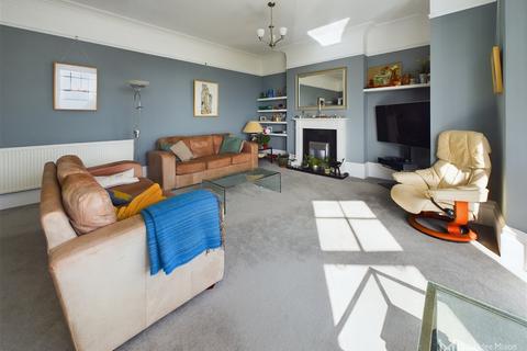 4 bedroom apartment for sale, Chatsworth Gardens, Eastbourne BN20