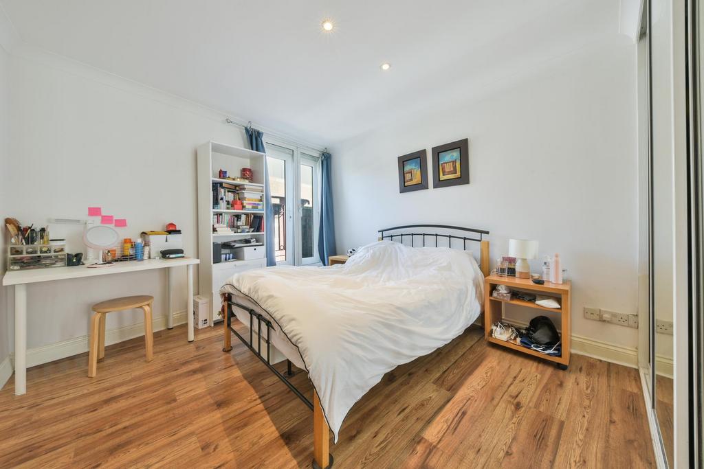 Regents Gate House, Horseferry Road, London, E14 2 bed apartment for