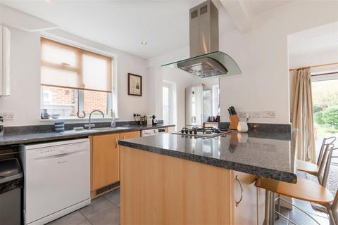 42 Cleevemount Road, Cheltenham, GL52 3HG