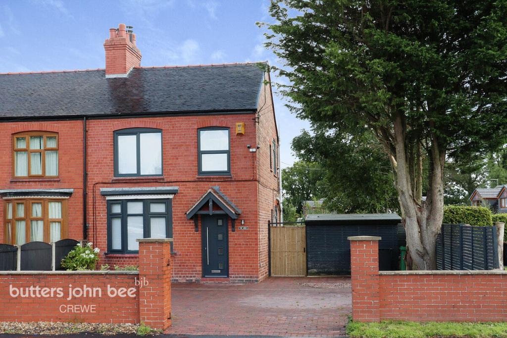 Middlewich Road, Crewe 3 bed semidetached house £210,000