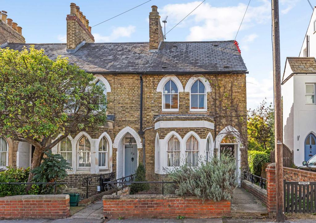Kingston Road, Walton Manor 3 bed end of terrace house for sale £