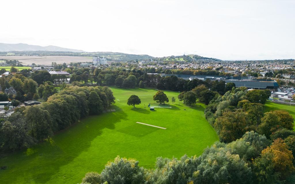 Ruthven Place, The Inch, Edinburgh, EH16 3 bed end of terrace house £