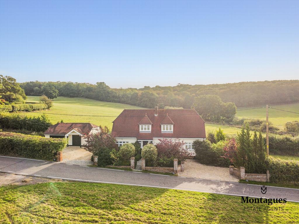 Mount End, Theydon Mount, CM16 4 bed detached house for sale - £1,250,000