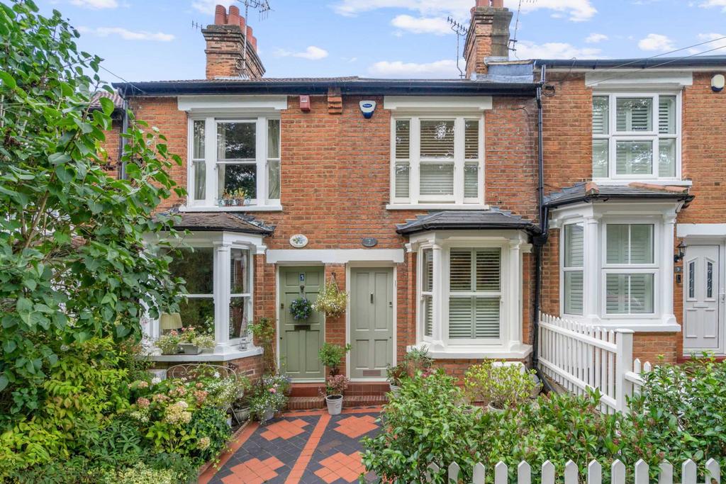 Victoria Road, Merry Hill, Bushey 2 bed terraced house for sale £495,000