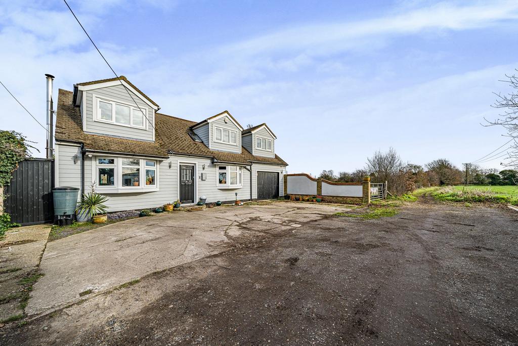 Windsor Gardens, Hockley, SS5 4 bed detached house for sale £700,000