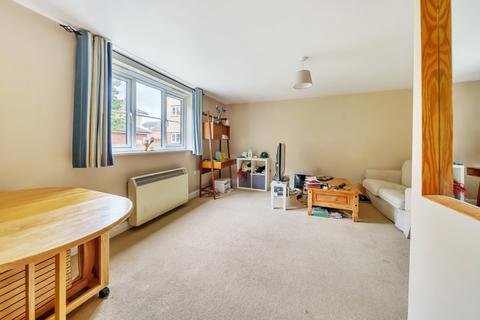 2 bedroom flat for sale, Sherriff Close, Esher, KT10
