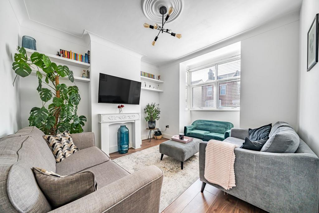 North Avenue, SouthendOnSea, SS2 3 bed end of terrace house for sale