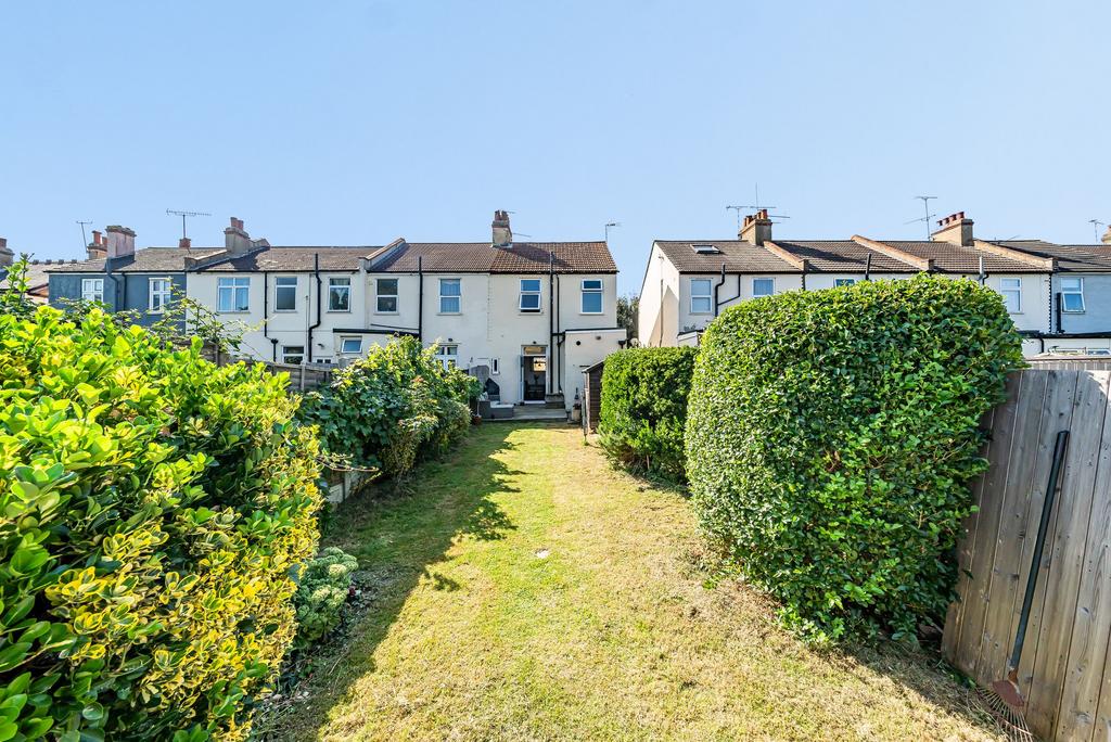 North Avenue, SouthendOnSea, SS2 3 bed end of terrace house for sale