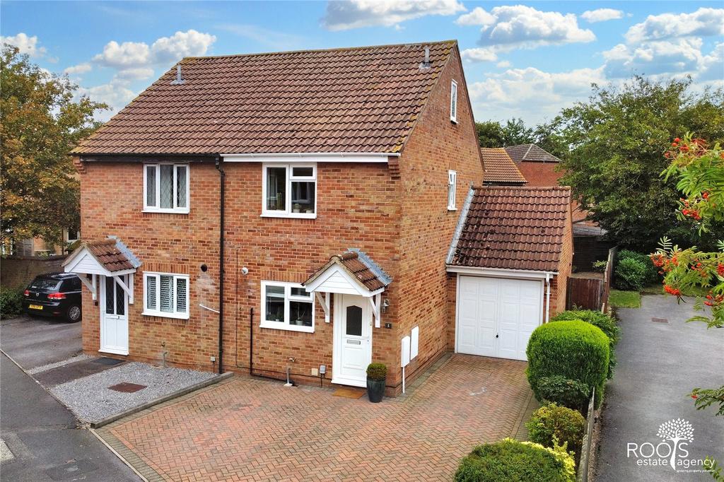 Golding Close, Berkshire RG19 2 bed semidetached house for sale £335,000