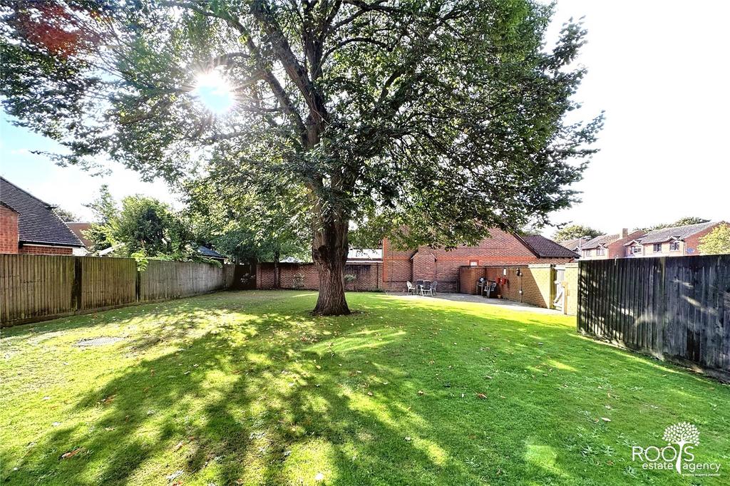 Park Lane, Thatcham RG18 2 bed for sale £250,000